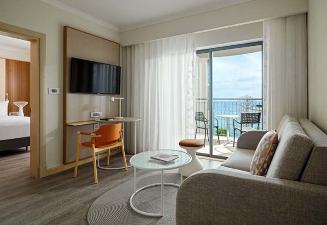 MH_MLAMC_JuniorSuite_Living_Seaview